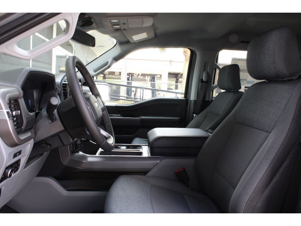 New 2026 Carbonized Gray Metallic Ford XLT image 6