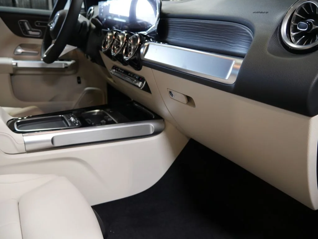 Certified Used 2026 Polar White Mercedes-Benz GLB 250 image 31
