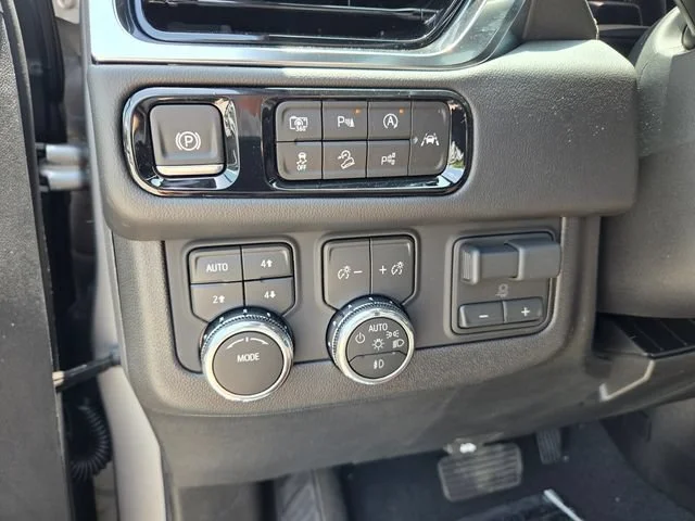 New 2026 Sterling Metallic GMC Elevation image 24
