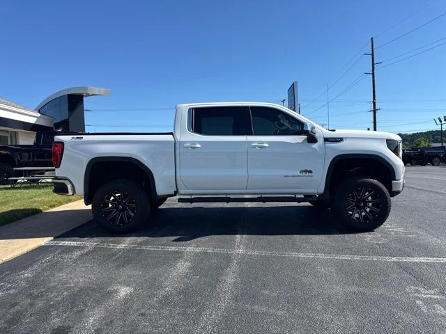 Used 2024 White GMC SLE image 9