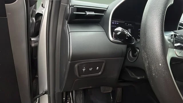 Used 2024 Silver Hyundai SEL image 21