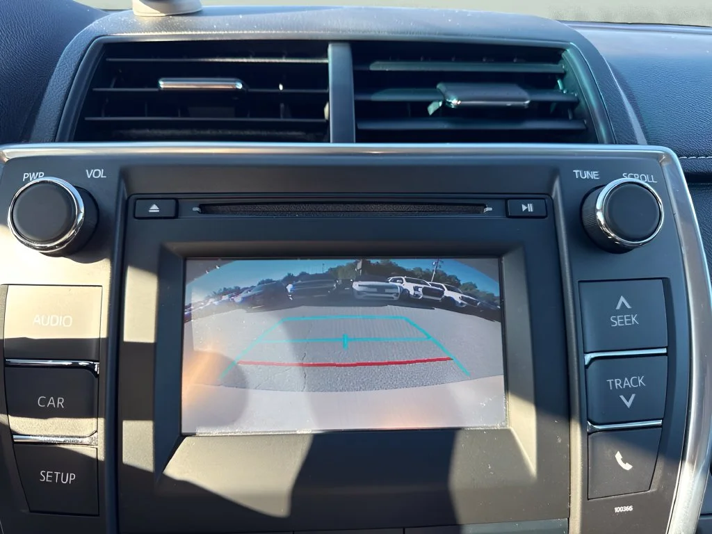 Used 2015 White Toyota LE image 17
