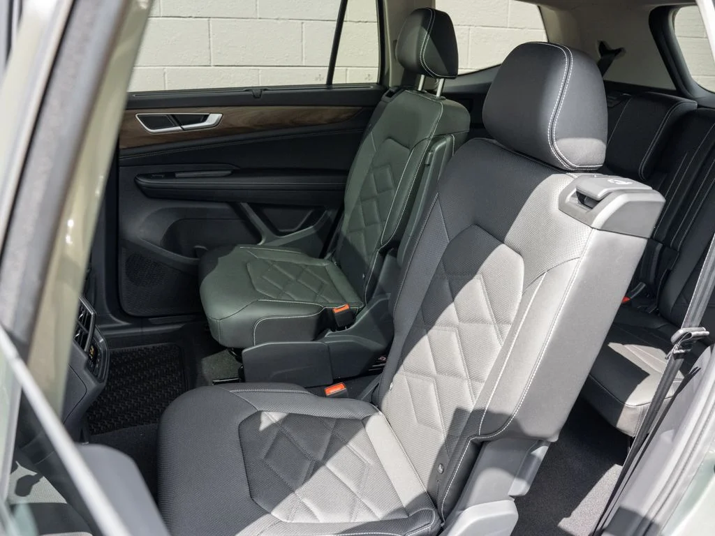 New 2026 Avocado Green Pearl Volkswagen 2.0T SE W/TECHNOLOGY image 9