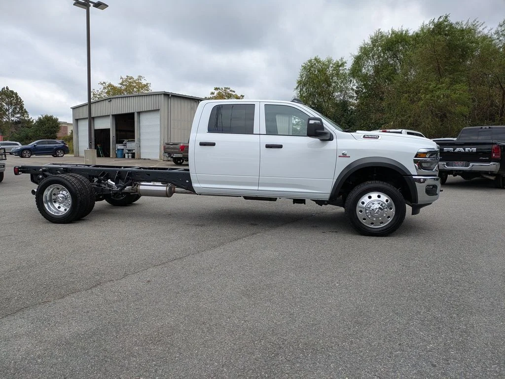 New 2026 Bright White Clear-Coat Exterior Paint RAM Tradesman image 3