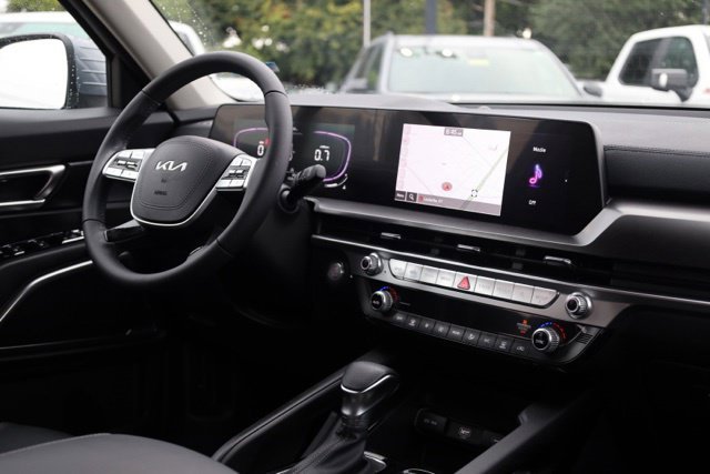 Used 2025 Silver Kia LX image 37