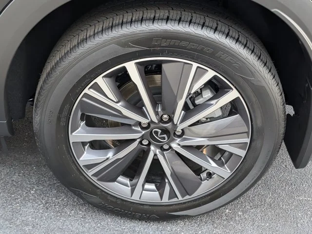 New 2027 MINERAL BLACK INFINITI LUXE image 30