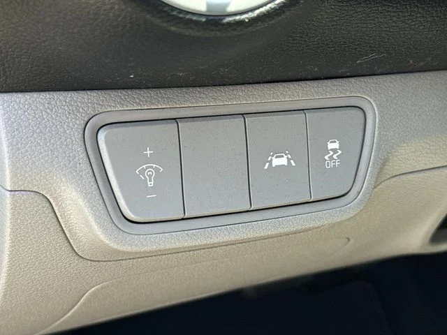 Used 2019 Black Kia LXS image 27