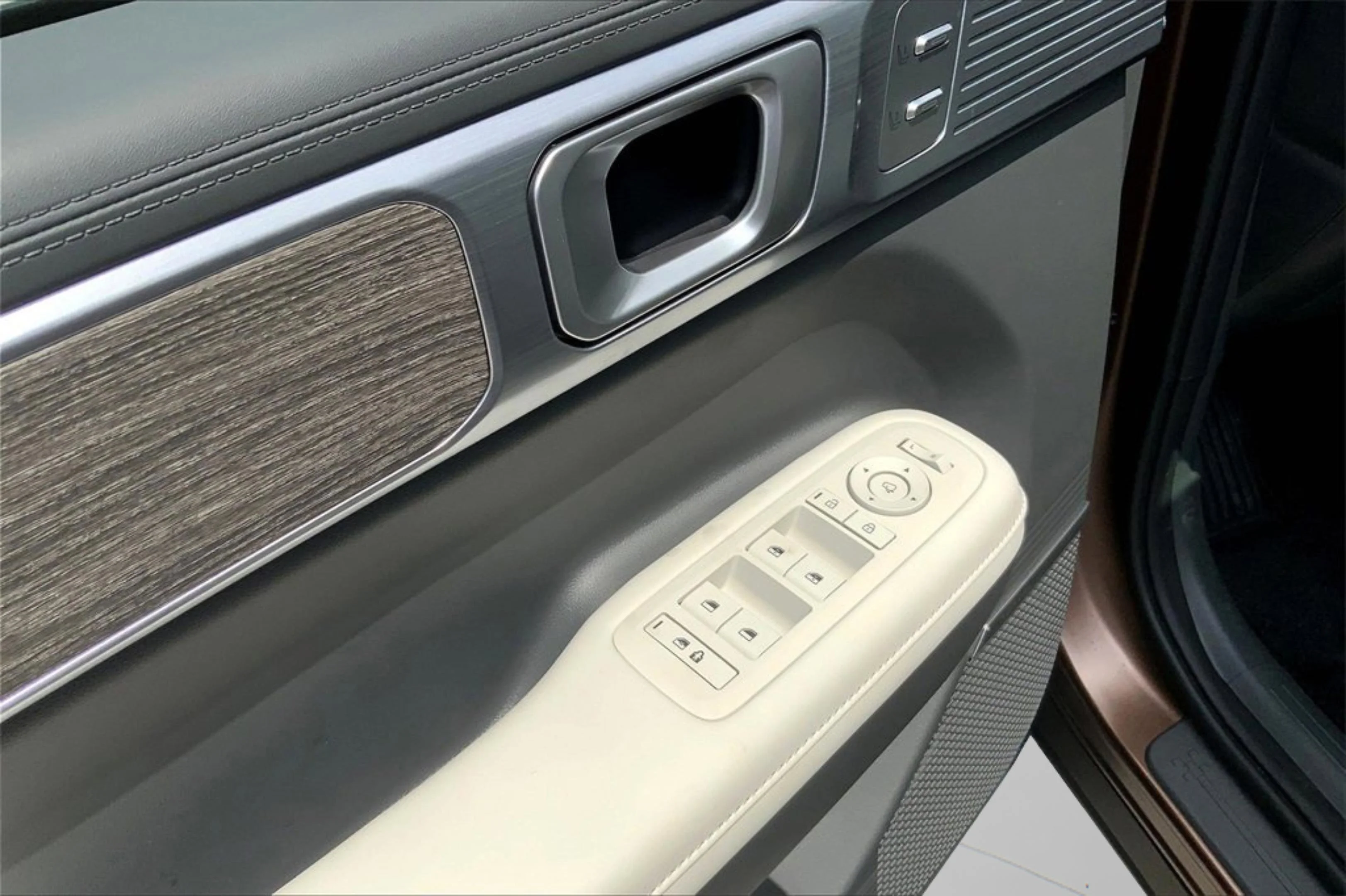 2026 Hyundai Santa Fe Limited - Photo 17