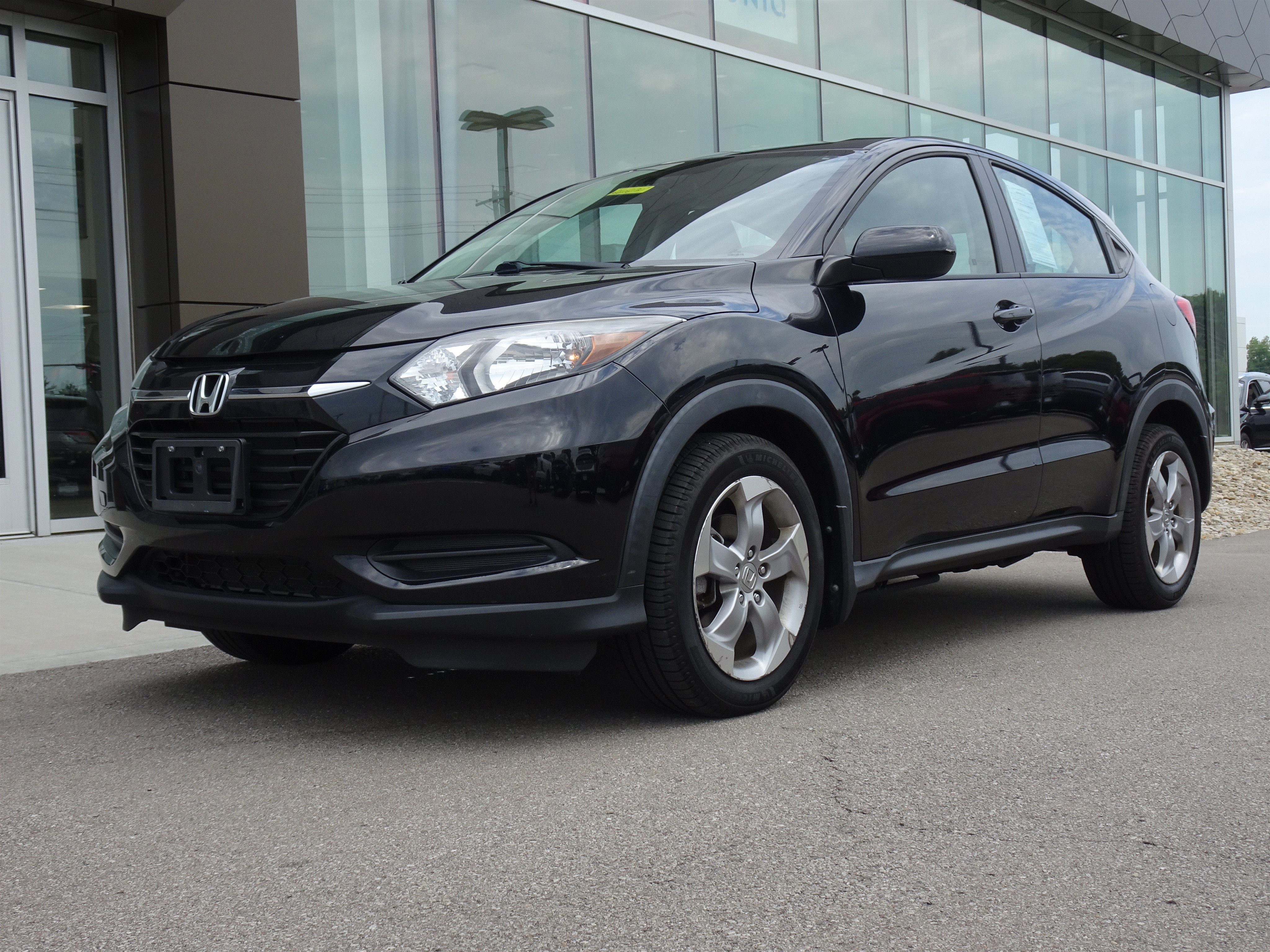 Used 2018  Honda LX image 1