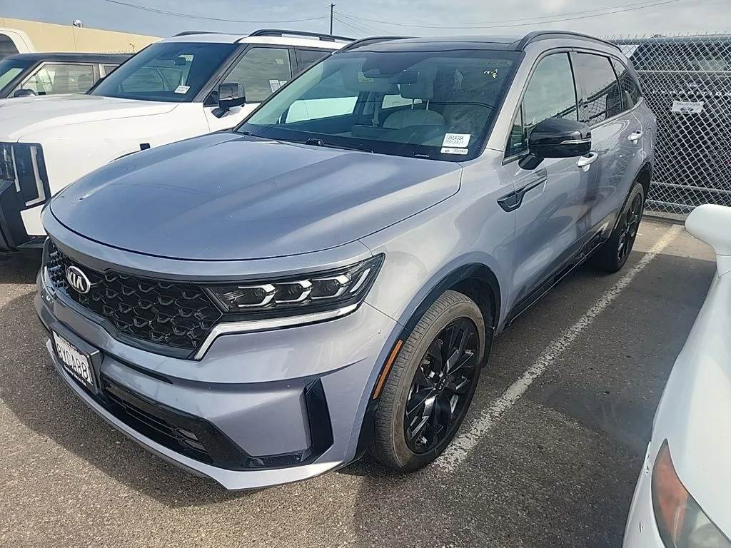Used 2021 Silver Kia SX image 4