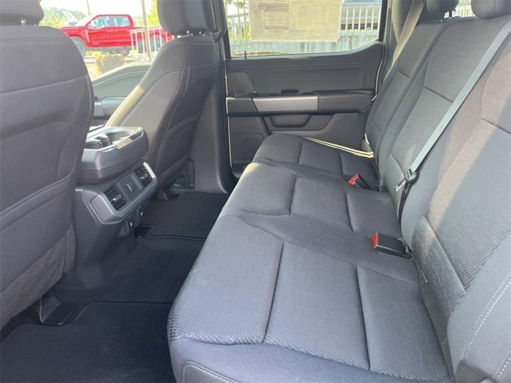 New 2025 Space White Metallic Ford XLT image 23