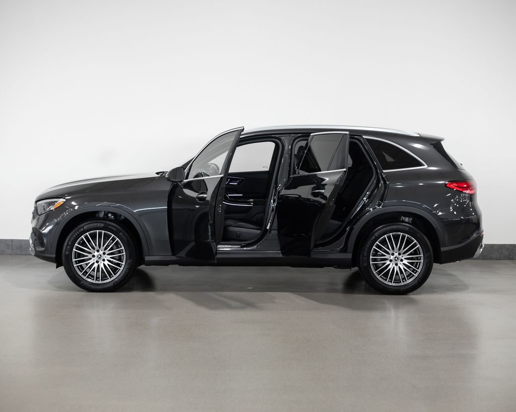 New 2025 Graphite Grey Metallic Mercedes-Benz GLC 300 image 3