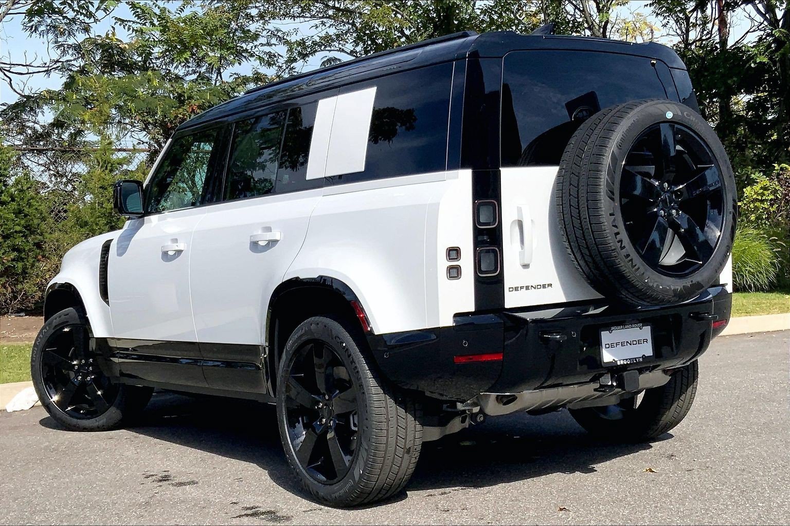 New 2026 Fuji White Land Rover X-Dynamic SE image 12