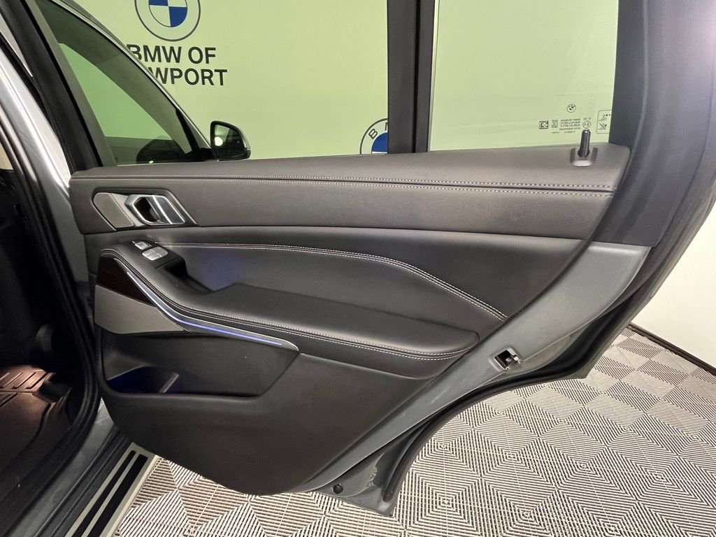 Used 2023 Gray BMW xDrive40i image 28