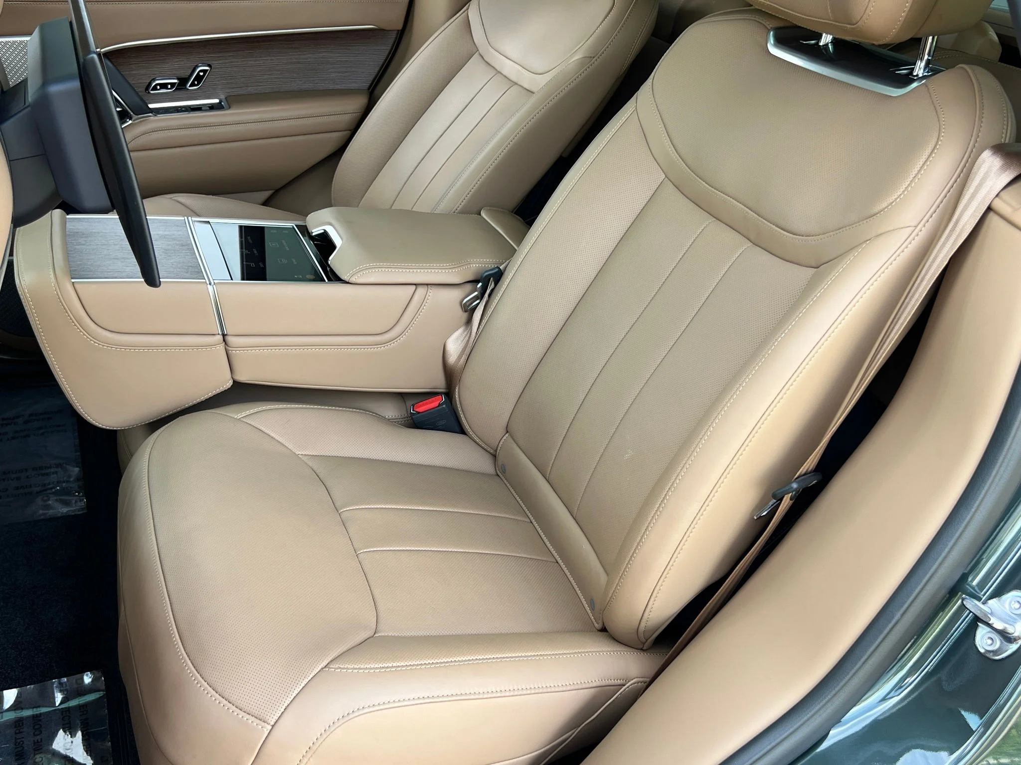 Used 2025  Land Rover Autobiography image 23