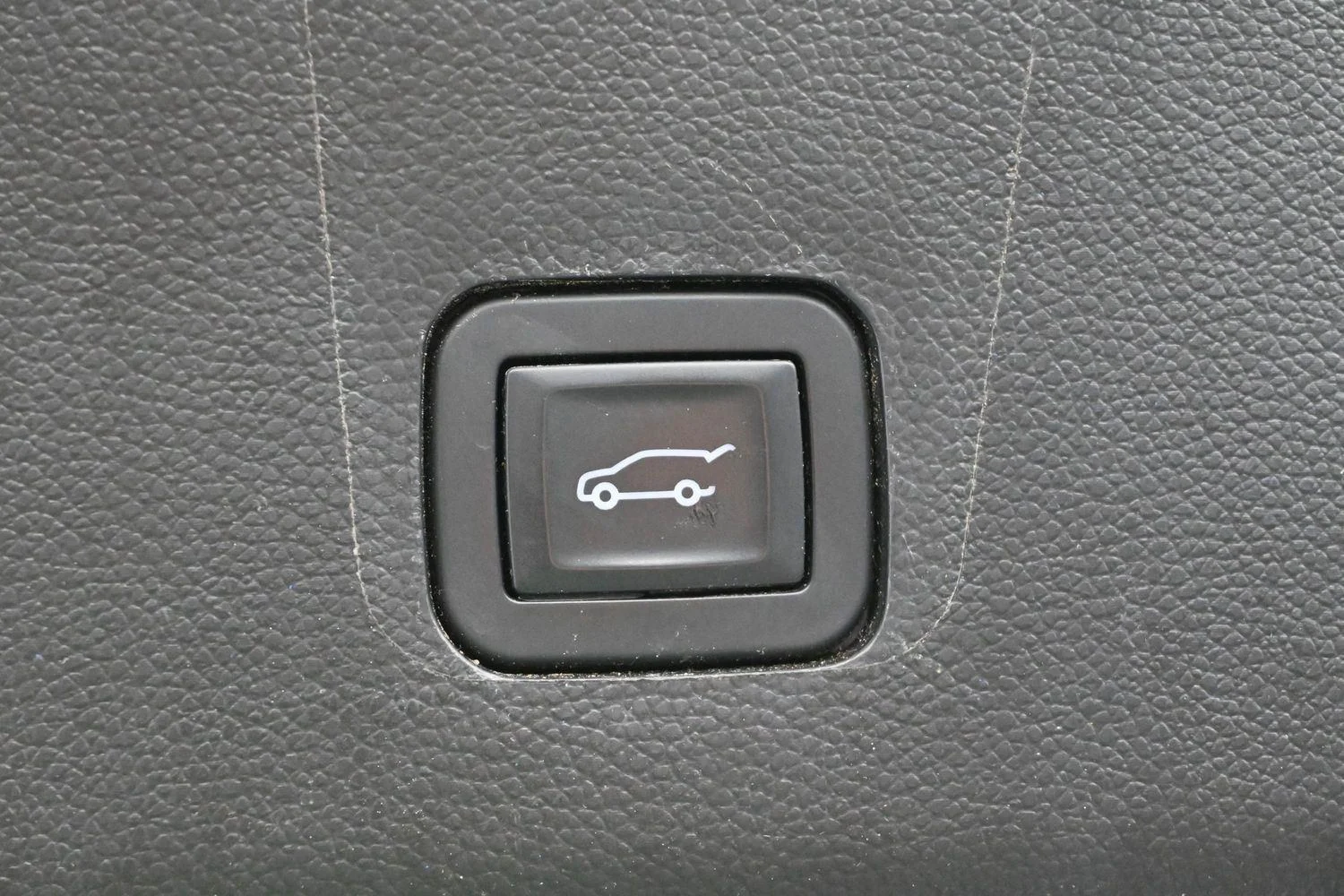 Used 2019 IRIDESCENT PEARL TRICOAT Chevrolet High Country image 12