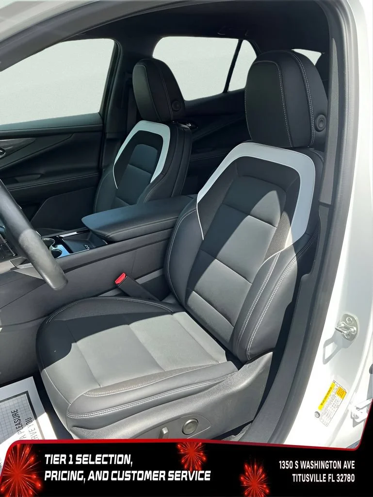 Used 2024 Summit White Chevrolet LT image 31
