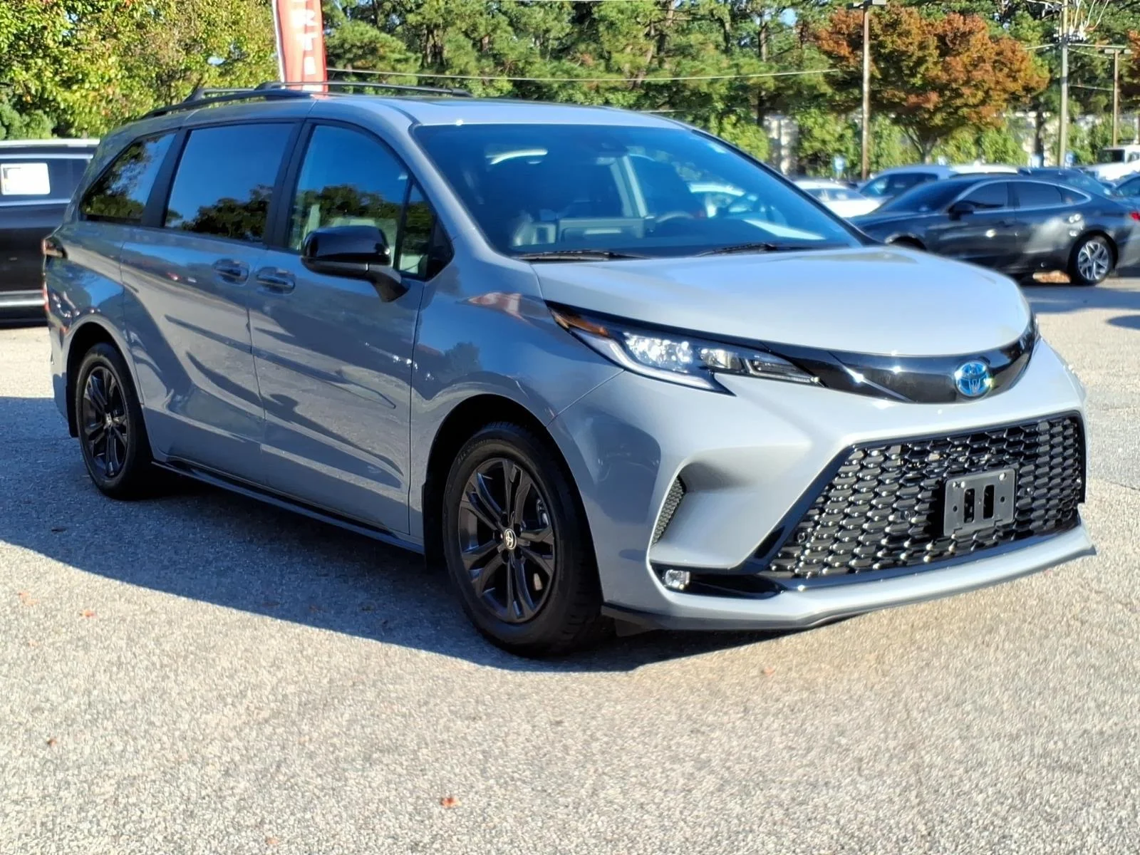 Used 2025 Cement Toyota XSE image 5
