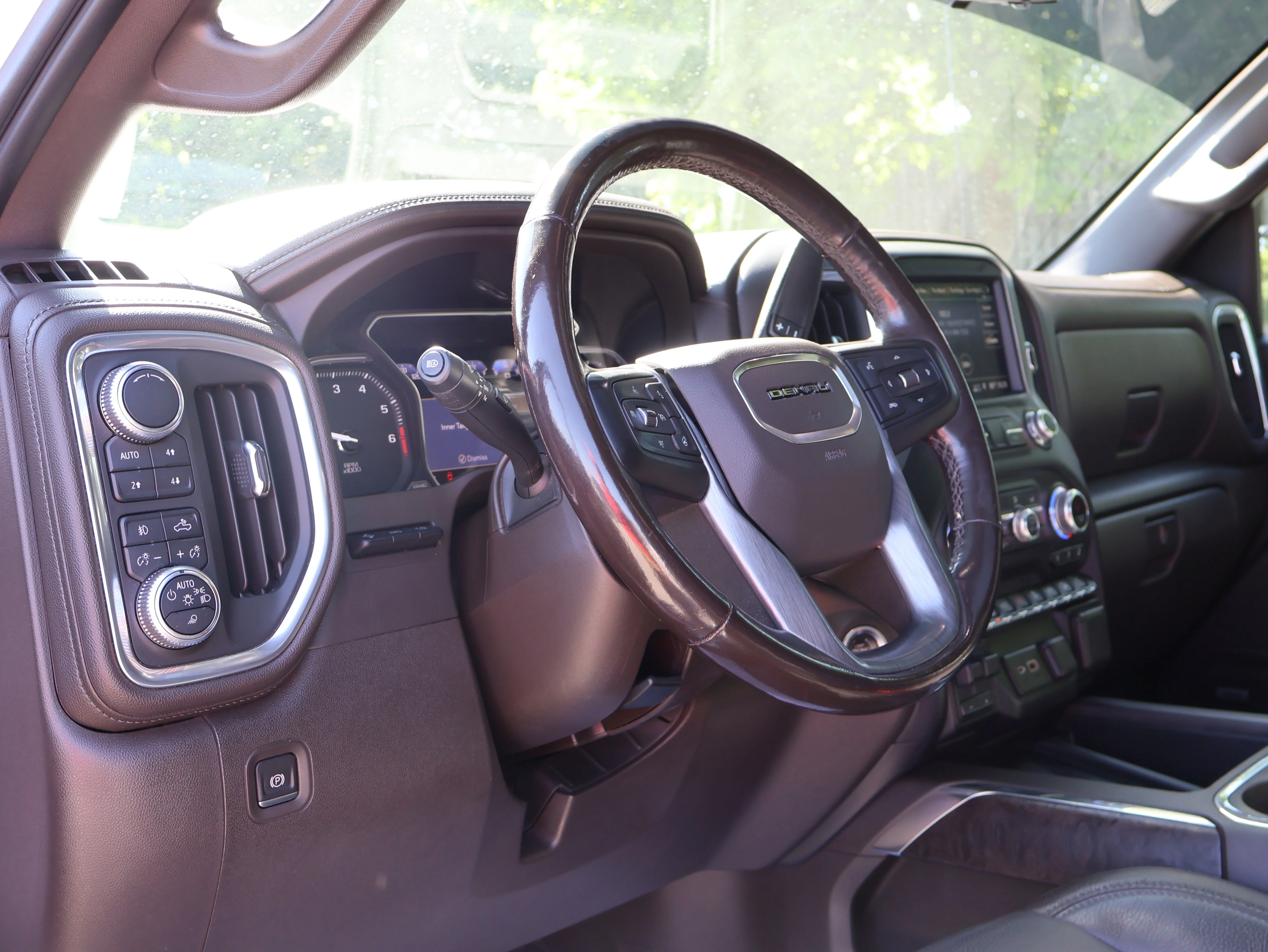 Used 2019 White Frost Tricoat GMC Denali image 25
