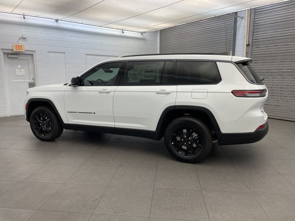 New 2026 Bright White Clear-Coat Exterior Paint Jeep Altitude image 5