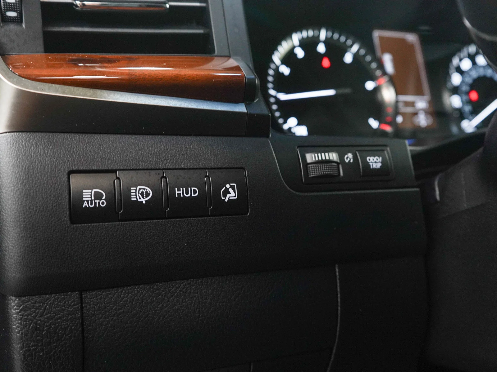 Used 2018 Silver Lexus 570 image 30