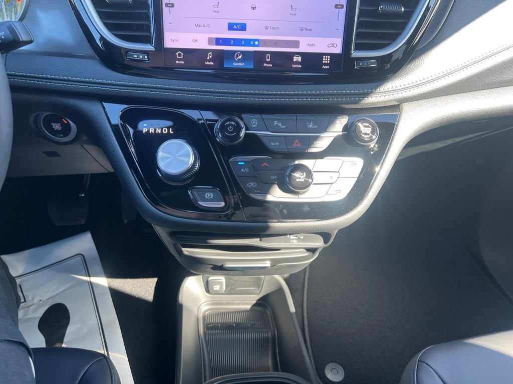 2026 Chrysler Pacifica Select - Photo 15