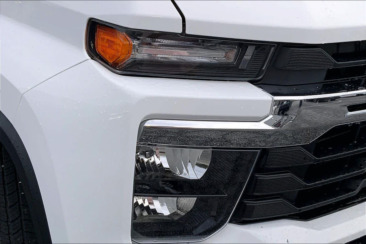 Used 2025 Summit White Chevrolet LT image 26