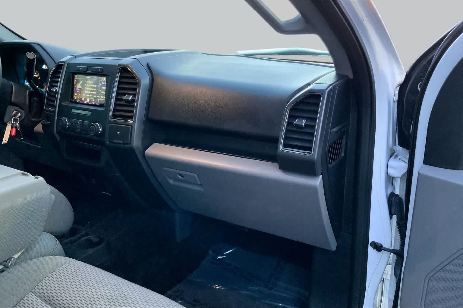 Used 2018 Oxford White Ford XLT image 18