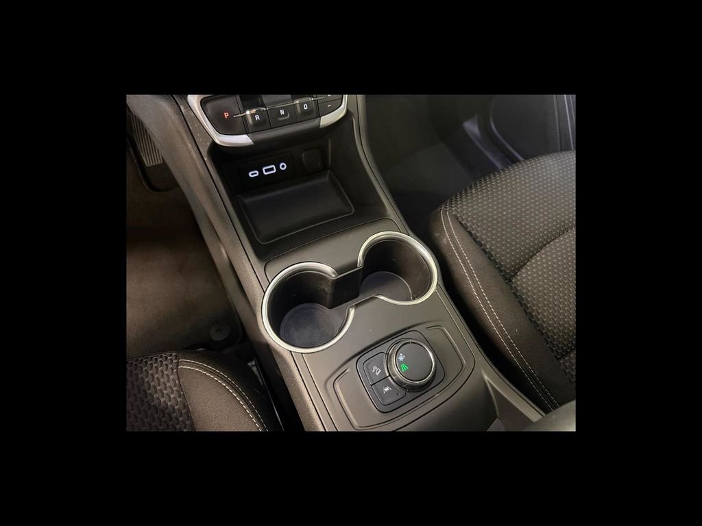 Used 2022 White GMC SLE image 24