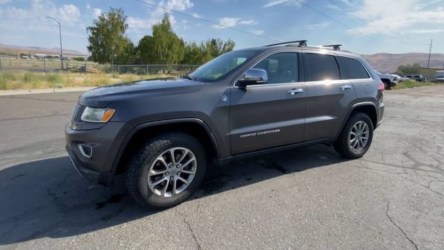 Used 2015 Gray Jeep Limited image 4