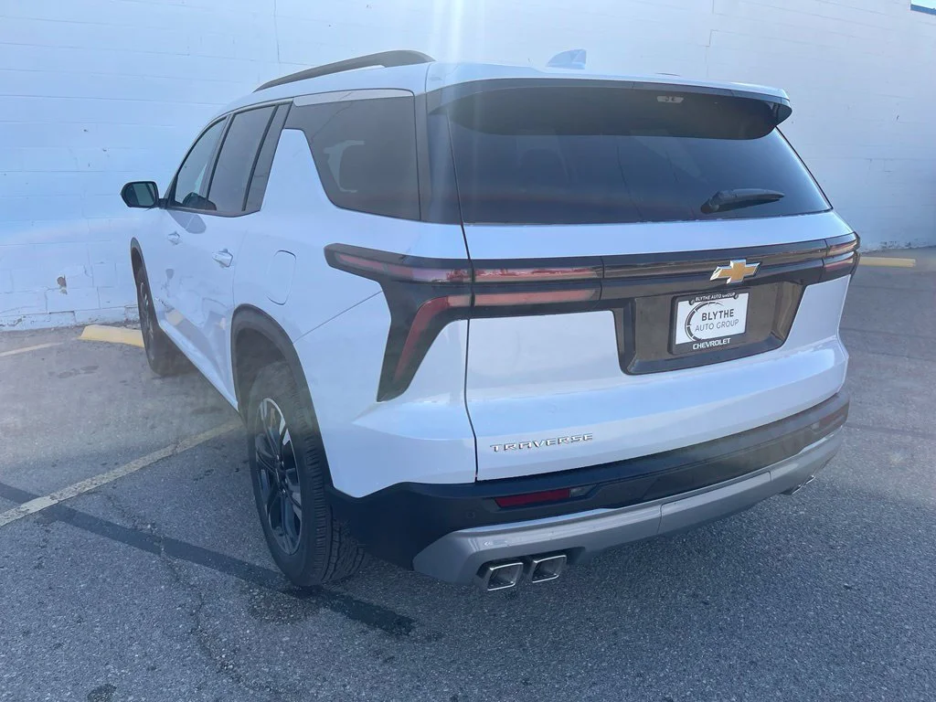 New 2027 Polar White Tricoat Chevrolet LT image 4