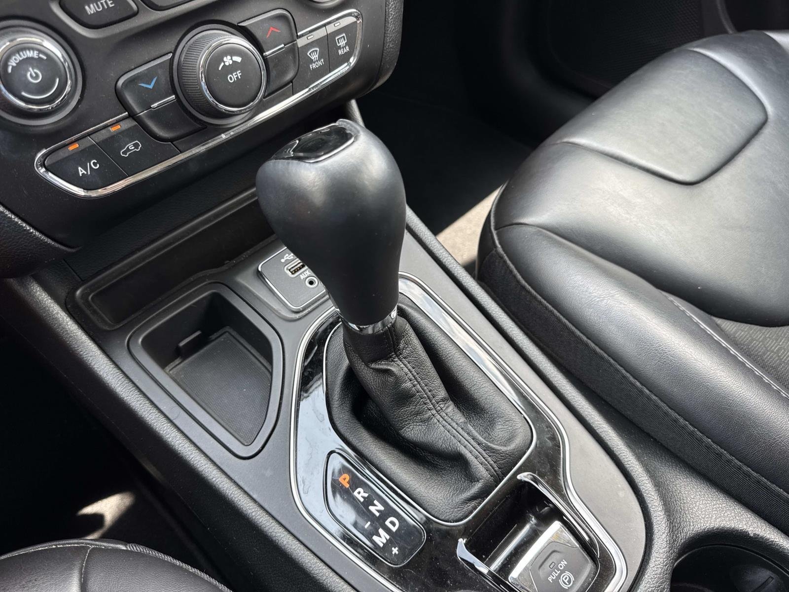 Used 2021 BILLET SILVER METALLIC CLEARCOAT Jeep Altitude image 26