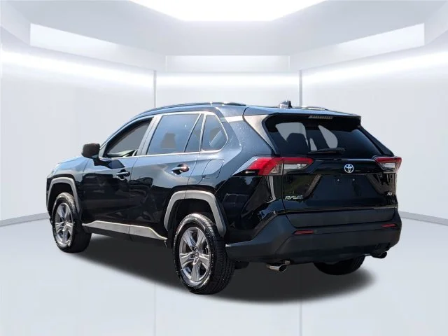 Used 2022 Black Toyota XLE image 3
