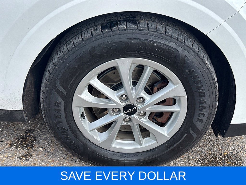 Used 2024 White Kia LX image 24