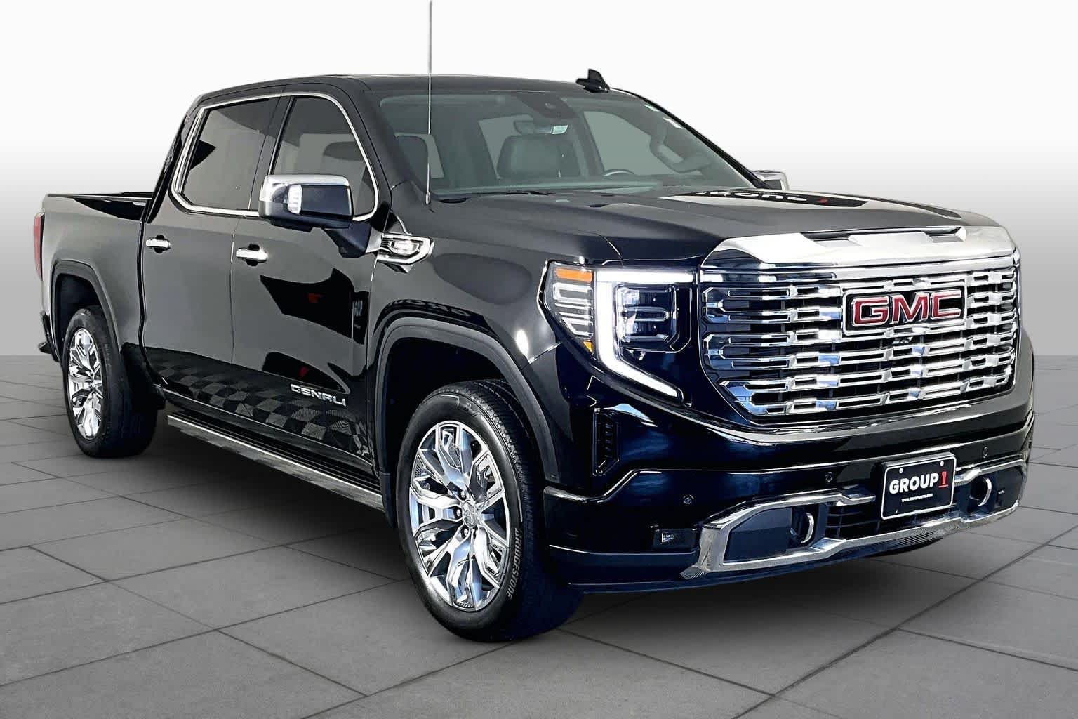 Used 2025 Onyx Black GMC Denali image 3