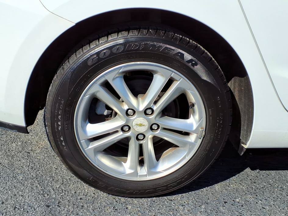 Used 2017 Summit White Chevrolet LT image 9
