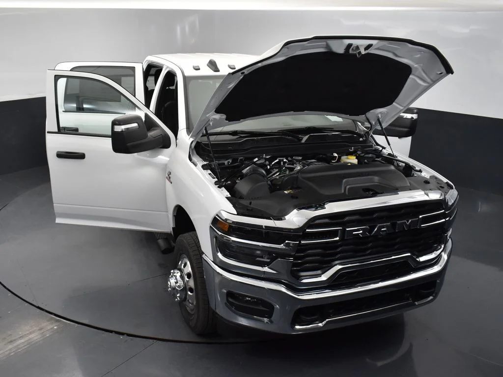 New 2026 Bright White Clear-Coat Exterior Paint RAM Tradesman image 38
