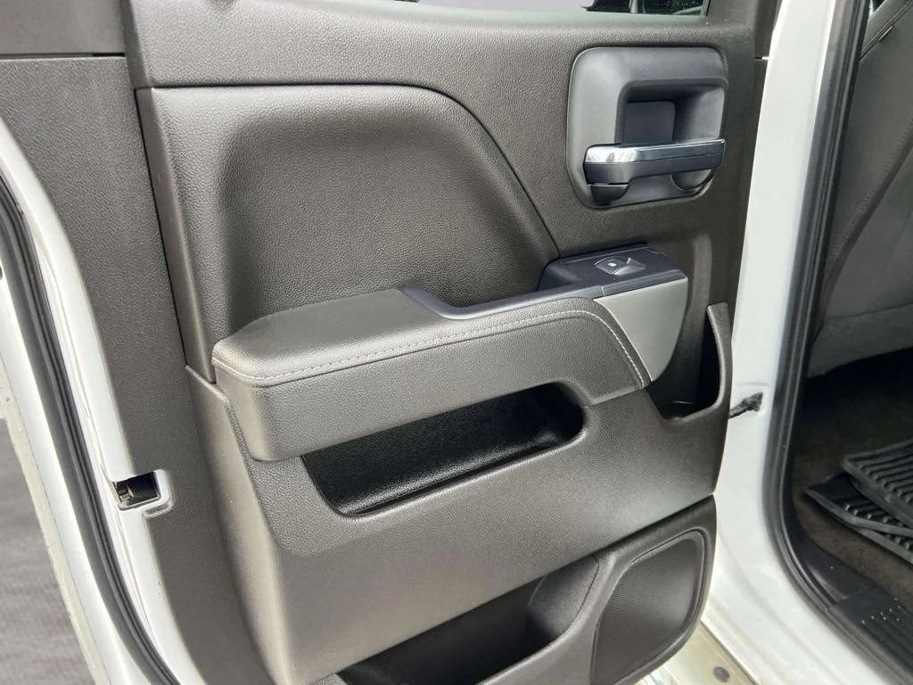 Certified Used 2018 SUMMIT WHITE Chevrolet LT image 19