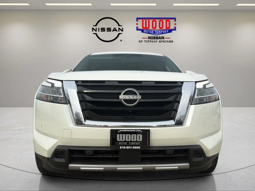 Used 2023 Pearl White Tricoat Nissan SL image 6