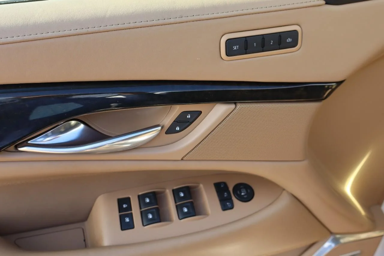 Used 2019 Crystal White Tricoat Cadillac Platinum image 11