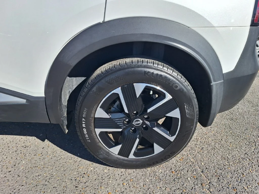 Used 2025 White Nissan SV image 23