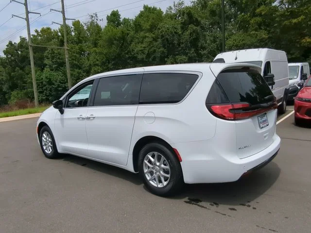 2026 Chrysler Pacifica Select - Photo 17
