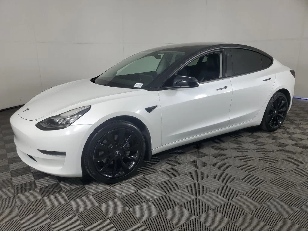 Used 2019  Tesla Standard Range Plus image 8