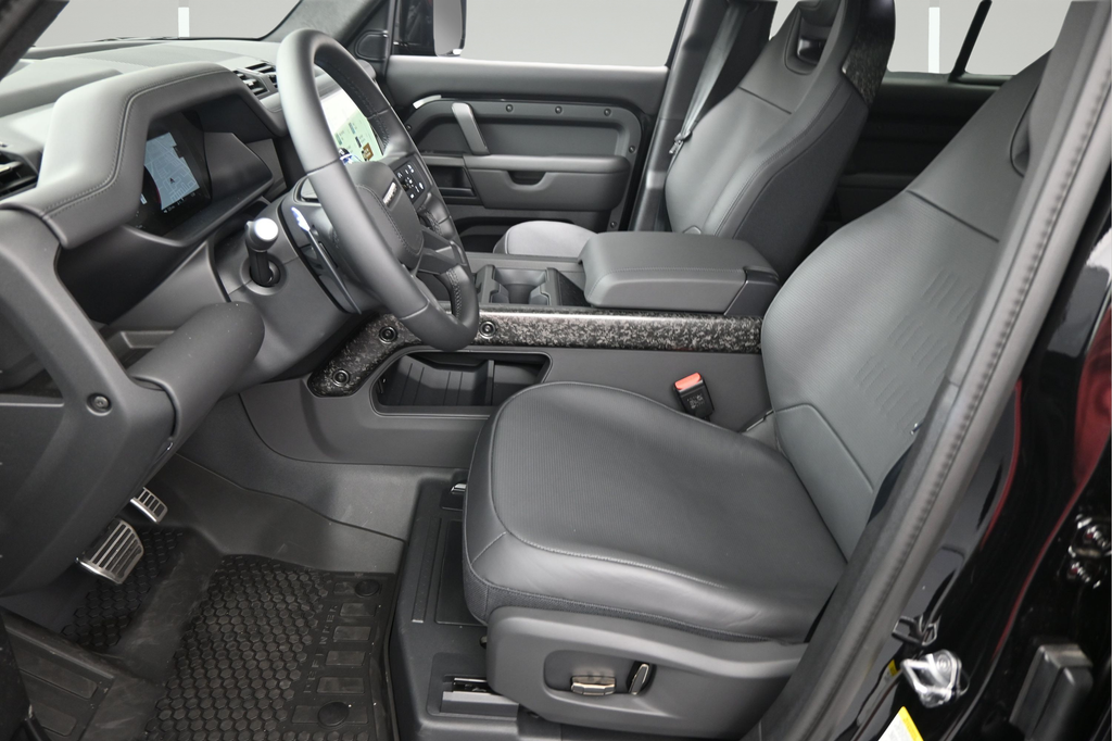 New 2026 Black Land Rover  image 5