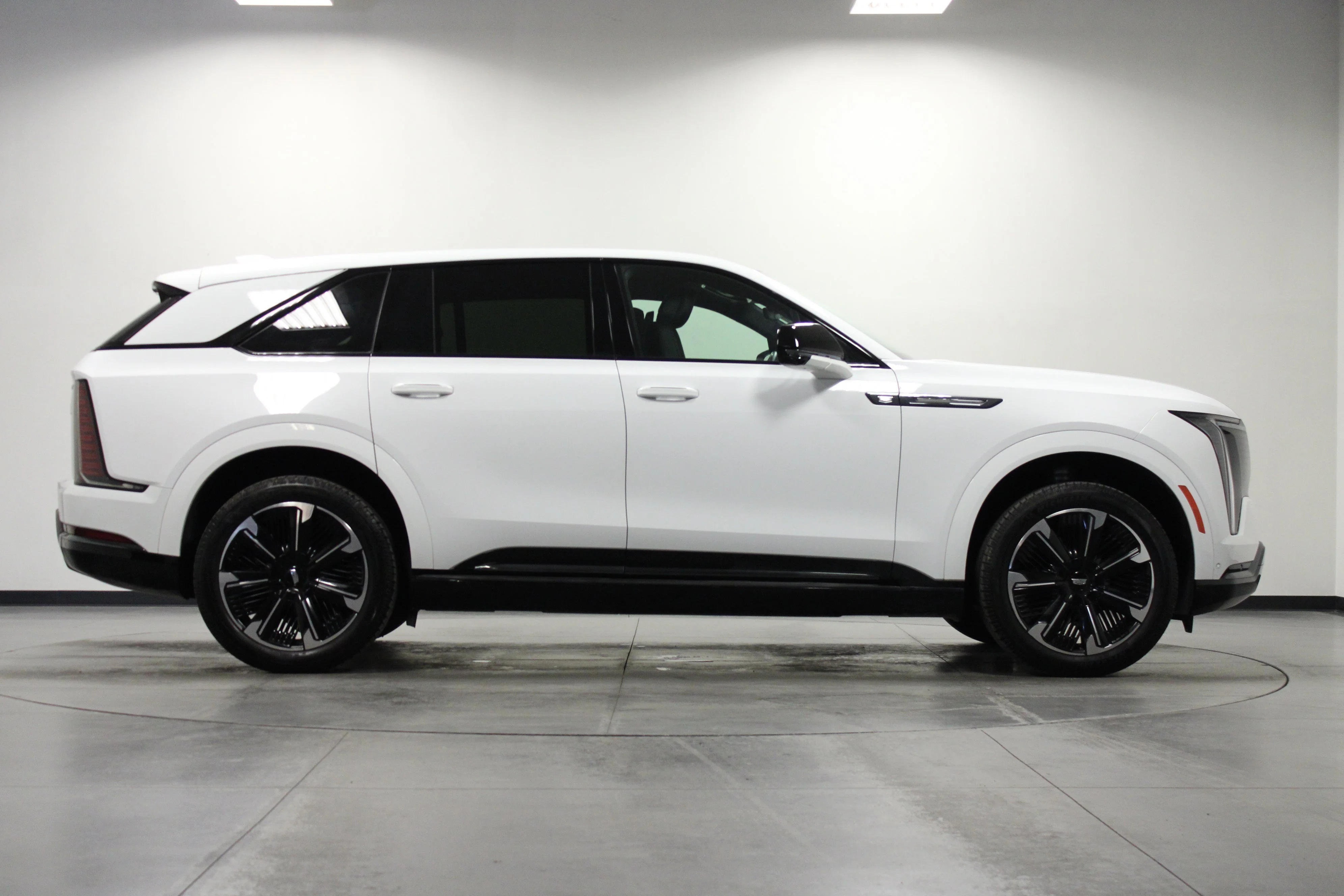 Used 2025 Summit White Cadillac Sport 1 image 3