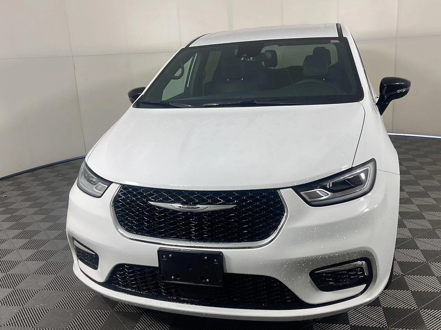 Used 2025 Bright White Clearcoat Chrysler Select image 3