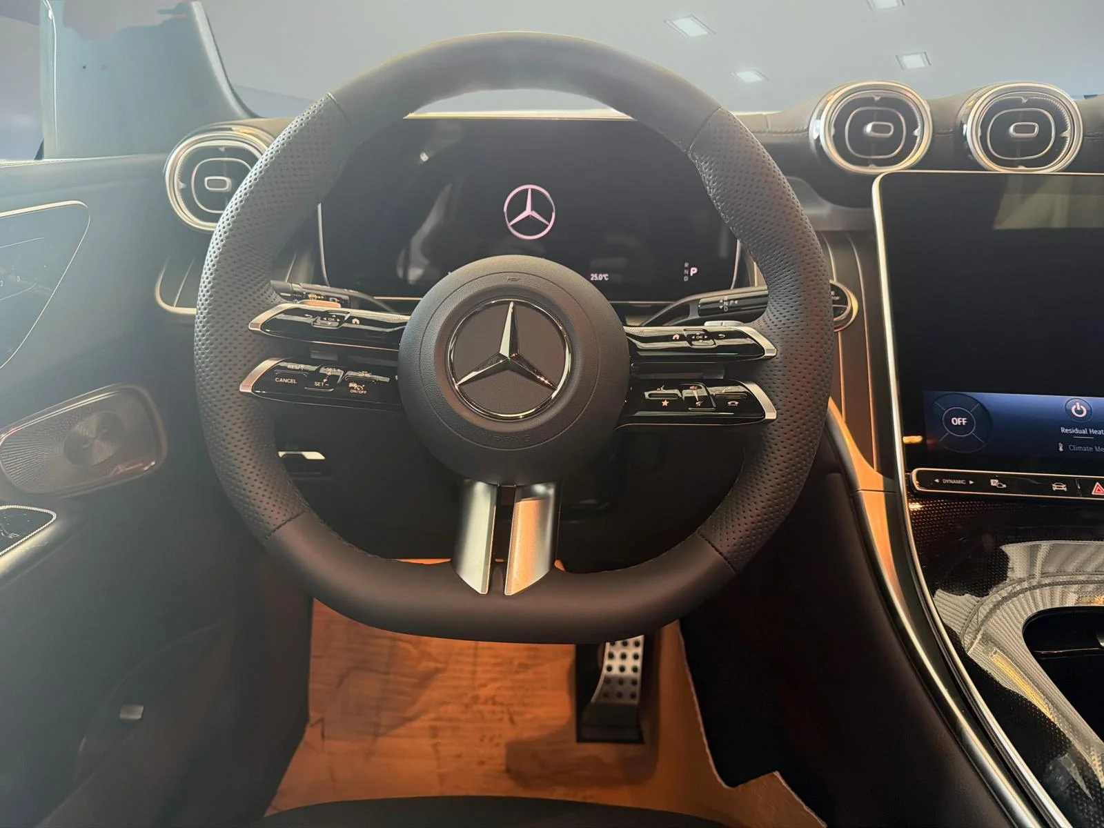 New 2026 White Mercedes-Benz GLC 300 4MATIC SUV image 27