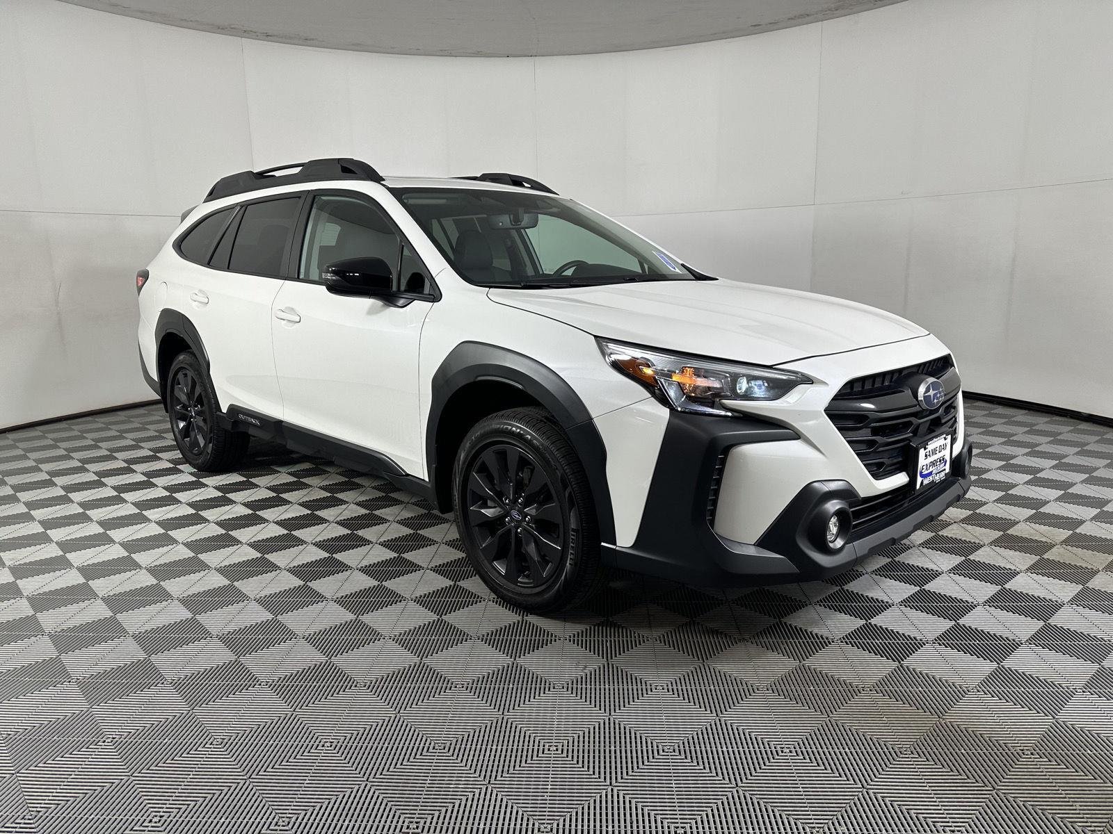 Used 2025 Crystal White Pearl Subaru Onyx Edition image 13