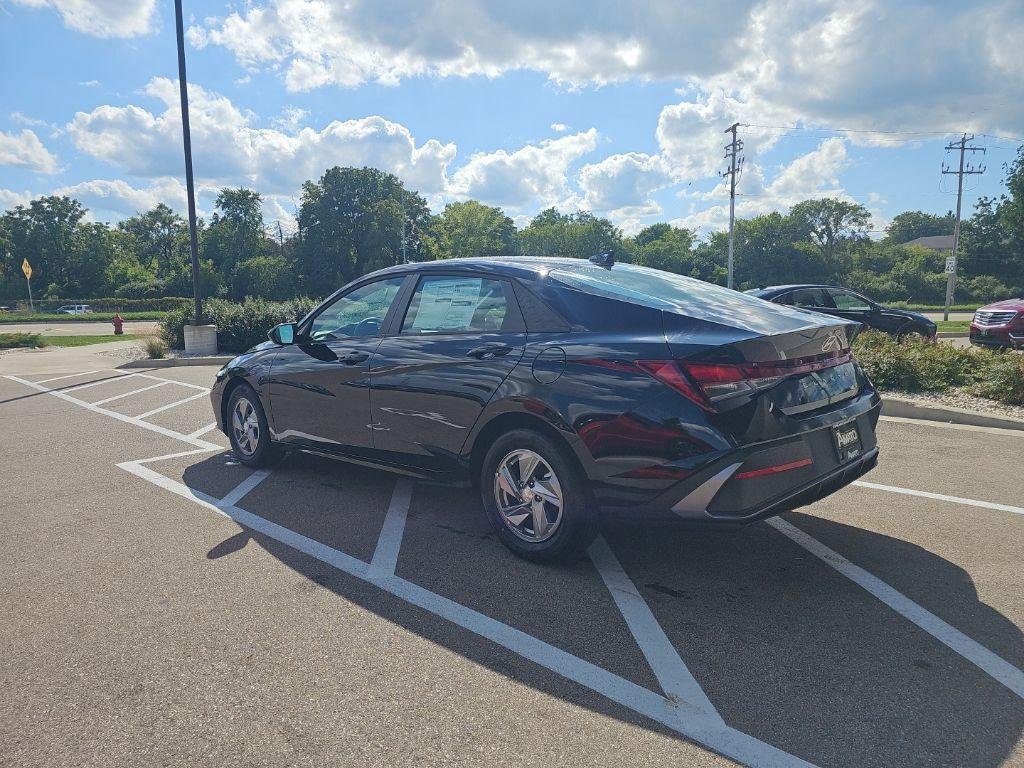 New 2026 Black Hyundai SE image 3