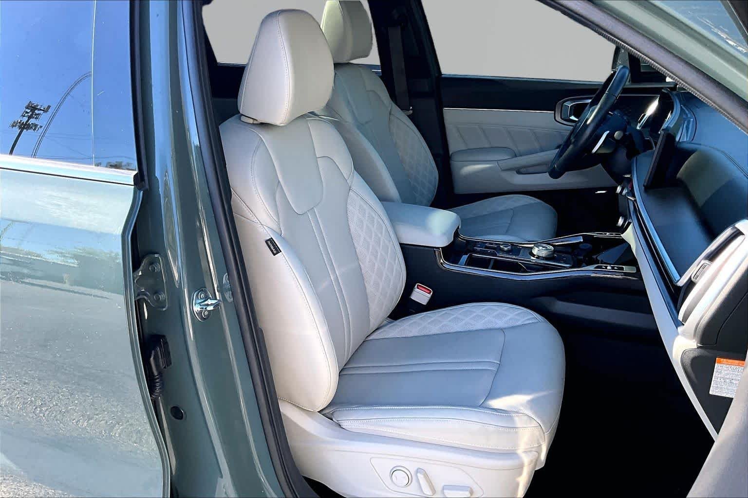 Used 2025 Cityscape Green Kia SX Prestige image 9